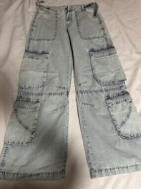 Pull & Bear Women’s wide leg cargo jeans light multi pocket blue size 4  NWT